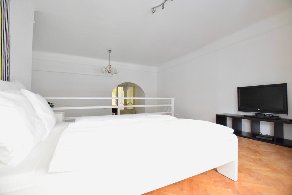 Budget Apartment By Hi5 - Akacfa 4 ブダペスト エクステリア 写真