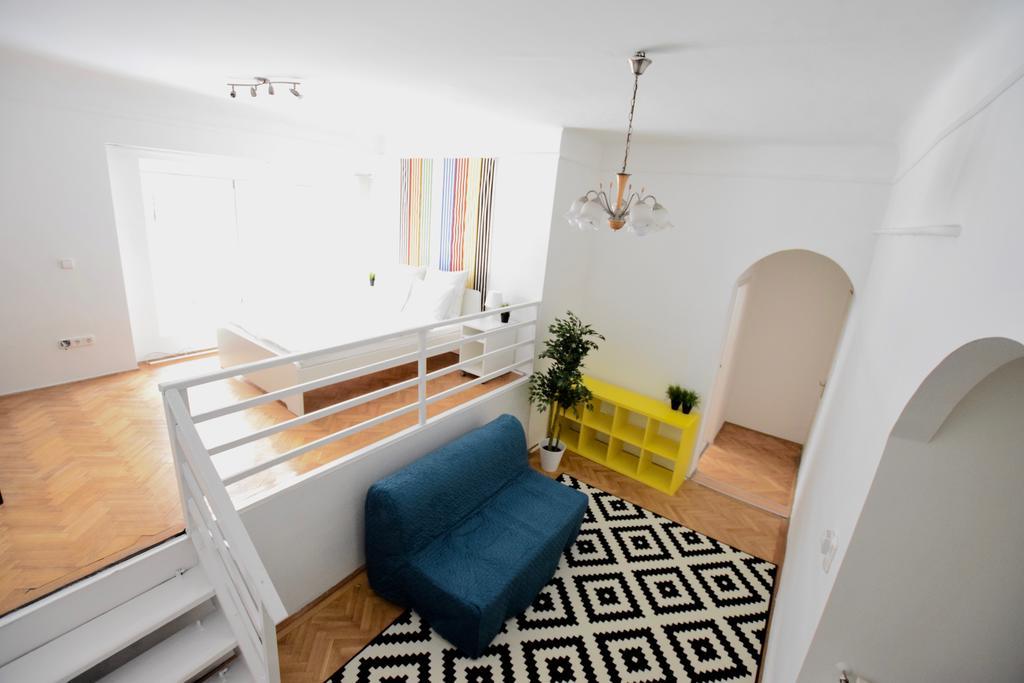 Budget Apartment By Hi5 - Akacfa 4 ブダペスト エクステリア 写真